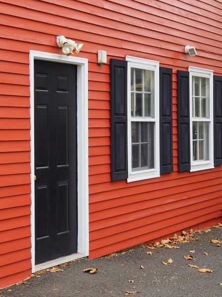 Cost of Red Vinyl Siding Installation in Mequon